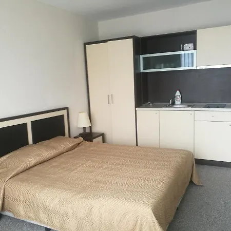 Sky High Beach Studio Apartment Warna