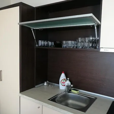 Sky High Beach Studio Apartment Warna